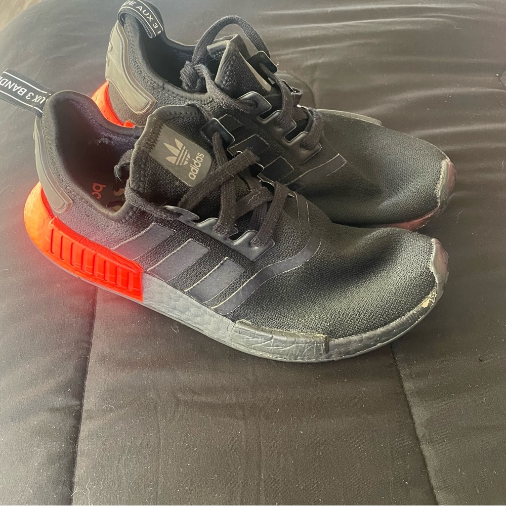 adidas NMD R1
Core Black Solar Red Mens 10